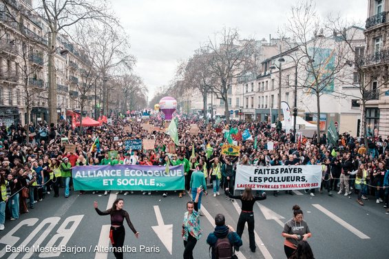Copie de 2023-03-23-manif-retraites-basile-mesre-barjon-1907-WEB